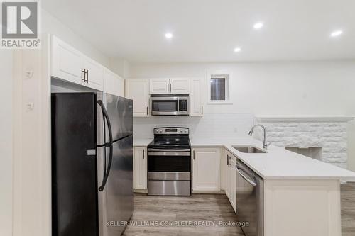 27 Melrose Avenue S, Hamilton, ON - Indoor Photo Showing Kitchen