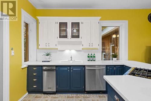 6722 Rideau Valley Drive S, Ottawa, ON - Indoor Photo Showing Kitchen