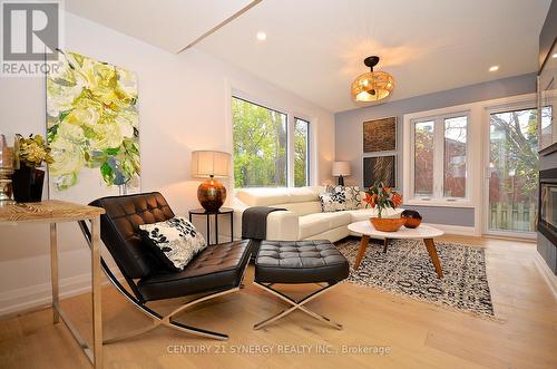 34 - 660 Hochelaga Street, Ottawa, ON - Indoor Photo Showing Living Room