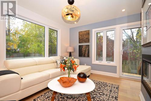 34 - 660 Hochelaga Street, Ottawa, ON - Indoor Photo Showing Living Room
