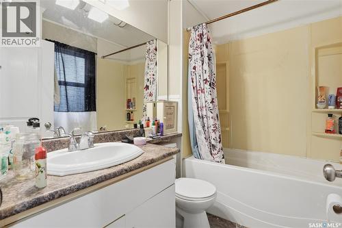 1401 2Nd Avenue N, Saskatoon, SK - Indoor Photo Showing Bathroom