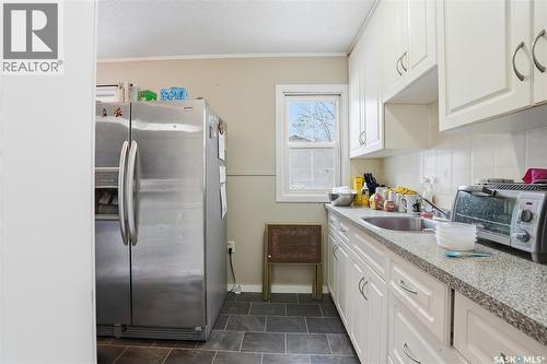 1401 2Nd Avenue N, Saskatoon, SK - Indoor Photo Showing Kitchen