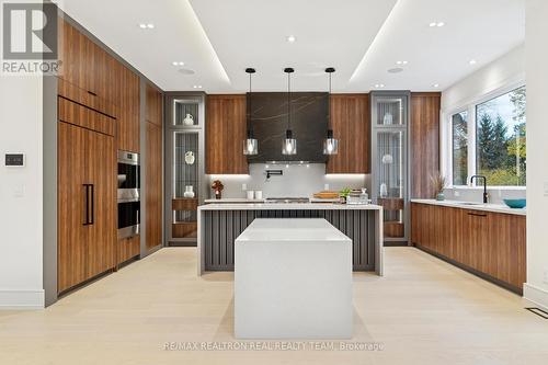 1362 Sedgewick Crescent, Oakville, ON - Indoor Photo Showing Kitchen With Upgraded Kitchen