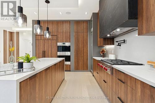 1362 Sedgewick Crescent, Oakville, ON - Indoor Photo Showing Kitchen With Upgraded Kitchen