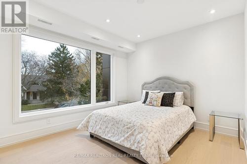 1362 Sedgewick Crescent, Oakville, ON - Indoor Photo Showing Bedroom
