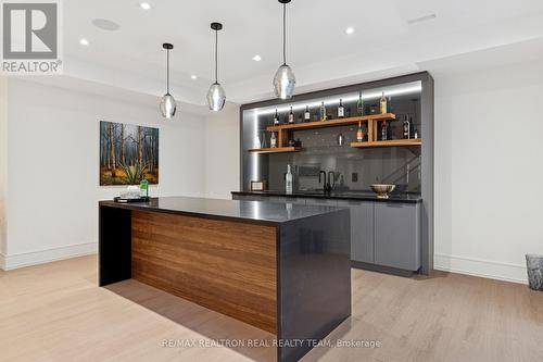 1362 Sedgewick Crescent, Oakville, ON - Indoor Photo Showing Kitchen With Upgraded Kitchen