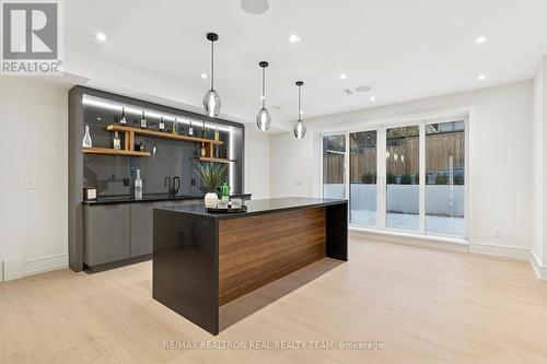 1362 Sedgewick Crescent, Oakville, ON - Indoor Photo Showing Kitchen With Upgraded Kitchen