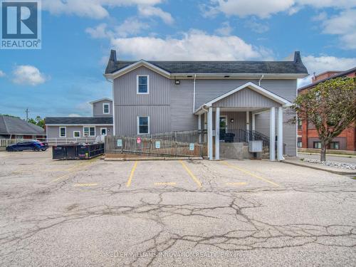 1123 Queenston Road, Cambridge, ON - Outdoor