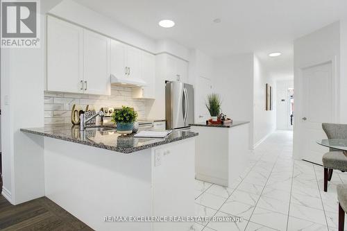 49 Malcolm Crescent, Haldimand, ON - Indoor Photo Showing Kitchen