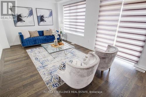 49 Malcolm Crescent, Haldimand, ON - Indoor Photo Showing Living Room