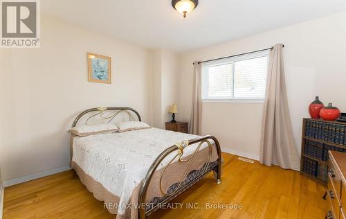 7812 Kittridge Drive, Mississauga, ON - Indoor Photo Showing Bedroom