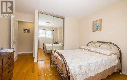 7812 Kittridge Drive, Mississauga, ON - Indoor Photo Showing Bedroom
