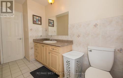 7812 Kittridge Drive, Mississauga, ON - Indoor Photo Showing Bathroom