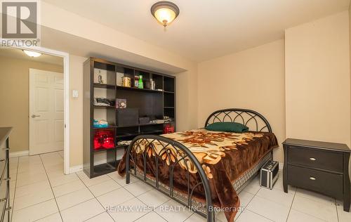7812 Kittridge Drive, Mississauga, ON - Indoor Photo Showing Bedroom