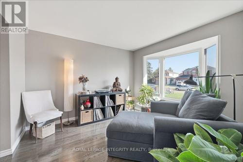 1406 Bouton D'Or Way, Ottawa, ON - Indoor Photo Showing Living Room