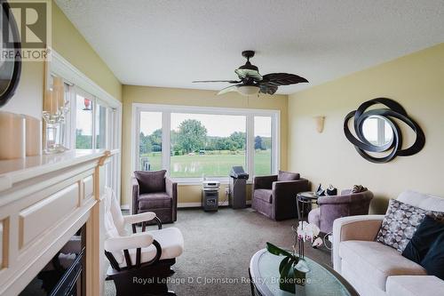 830 Concession 2 Concession W, Saugeen Shores, ON - Indoor Photo Showing Living Room