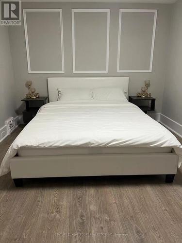 4087 Portage Road, Niagara Falls, ON - Indoor Photo Showing Bedroom