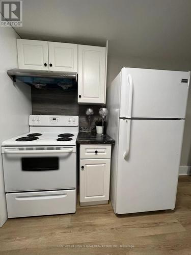 4087 Portage Road, Niagara Falls, ON - Indoor Photo Showing Kitchen