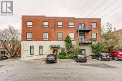 1 - 121 PRESCOTT AVENUE  Toronto, ON M6N 3G8