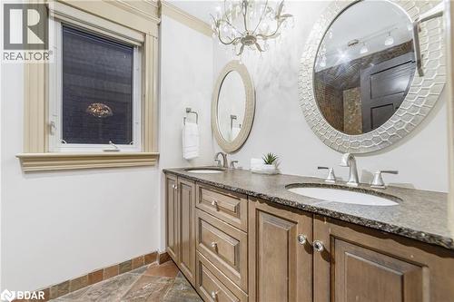53 Barnesdale Avenue S, Hamilton, ON - Indoor Photo Showing Bathroom