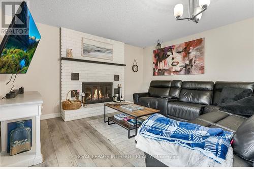 1109 Cindy Hill Crescent, Ottawa, ON - Indoor Photo Showing Living Room With Fireplace