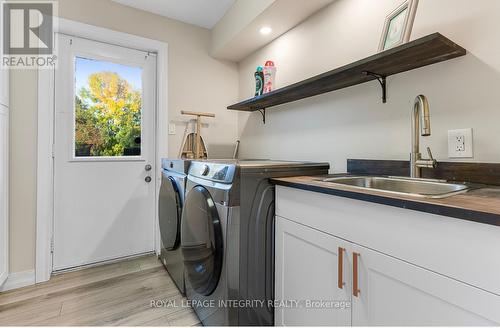 1109 Cindy Hill Crescent, Ottawa, ON - Indoor Photo Showing Laundry Room