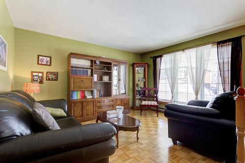 Living room - 1560 Rue Trépanier, Laval (Chomedey), QC - Indoor Photo Showing Living Room