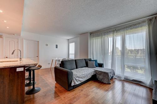 Salon - 109-7620 Boul. Marie-Victorin, Brossard, QC - Indoor Photo Showing Living Room