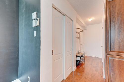 Corridor - 109-7620 Boul. Marie-Victorin, Brossard, QC - Indoor