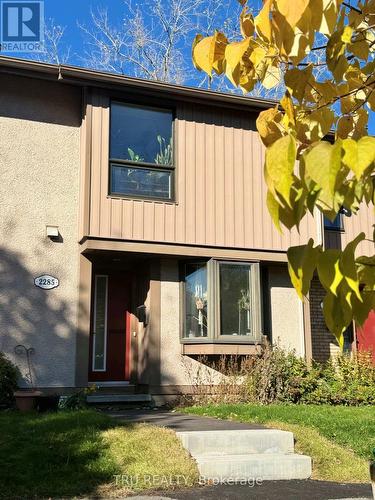 2285 STONEHENGE CRESCENT  Ottawa, ON K1B 4N7