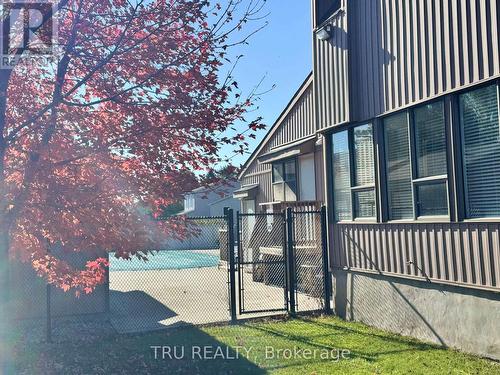 2285 Stonehenge Crescent, Ottawa, ON - Outdoor