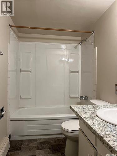 14 27 Centennial Street, Regina, SK - Indoor Photo Showing Bathroom