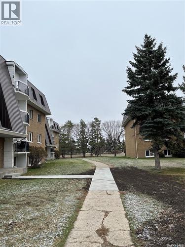 14 27 Centennial Street, Regina, SK - Outdoor