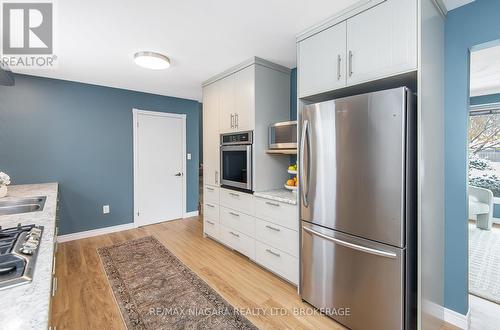 96 Watt Avenue, Welland (Lincoln/Crowland), ON - Indoor Photo Showing Kitchen