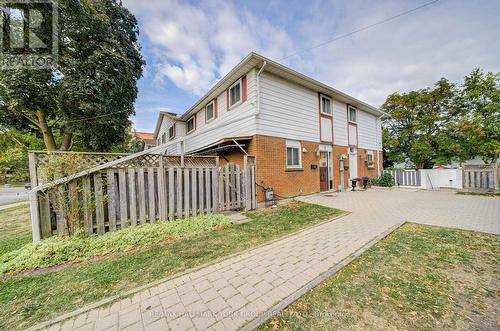 9 BUR OAK WAY  Toronto, ON M3L 2G3