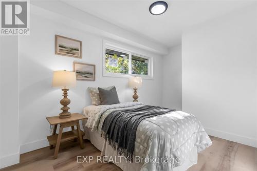 39 Grandfield Street, Hamilton, ON - Indoor Photo Showing Bedroom