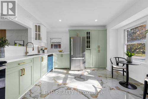 39 Grandfield Street, Hamilton, ON - Indoor Photo Showing Kitchen