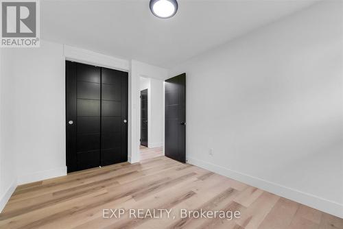 39 Grandfield Street, Hamilton, ON - Indoor Photo Showing Other Room