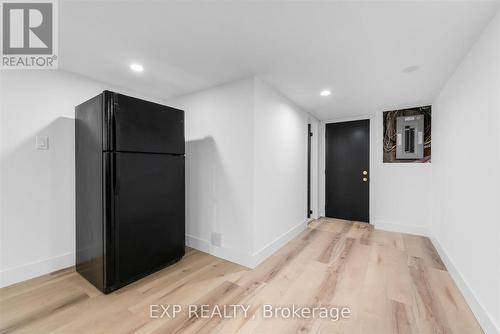 39 Grandfield Street, Hamilton, ON - Indoor Photo Showing Other Room