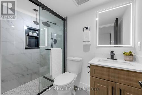 39 Grandfield Street, Hamilton, ON - Indoor Photo Showing Bathroom