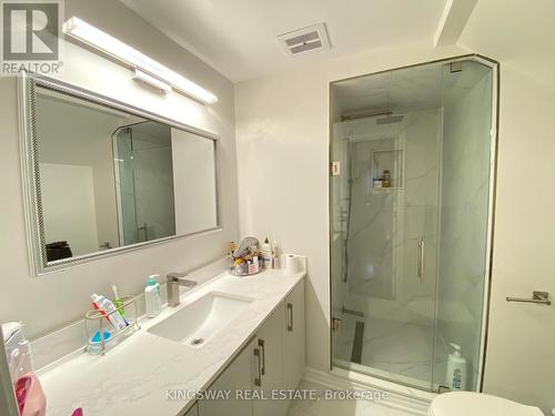 1638 Birchwood Drive, Mississauga, ON - Indoor Photo Showing Bathroom