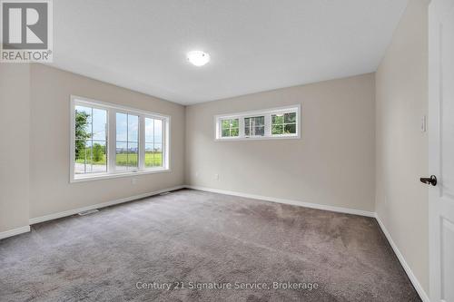 Large Primary bedroom - 9 - 8273 Tulip Tree Drive, Niagara Falls, ON 