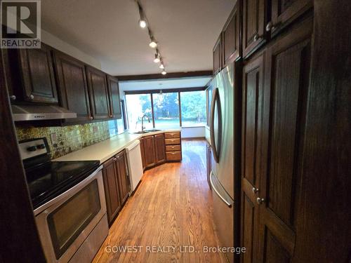 62 Pinewood Trail, Mississauga, ON - Indoor Photo Showing Kitchen