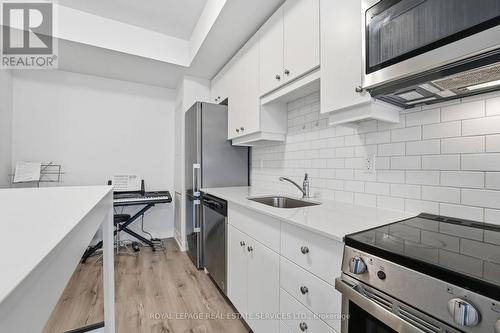 308 - 243 Northfield Drive E, Waterloo, ON - Indoor Photo Showing Kitchen With Stainless Steel Kitchen With Upgraded Kitchen
