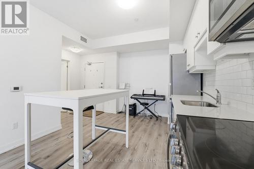 308 - 243 Northfield Drive E, Waterloo, ON - Indoor Photo Showing Kitchen