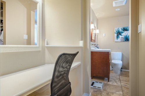 Closet - A-710 Ch. Des Trois-Villages, Piedmont, QC - Indoor Photo Showing Bathroom