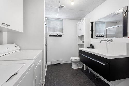 Salle de bains - 68 Rue Buteau, Lévis (Les Chutes-De-La-Chaudière-Ouest), QC - Indoor Photo Showing Laundry Room