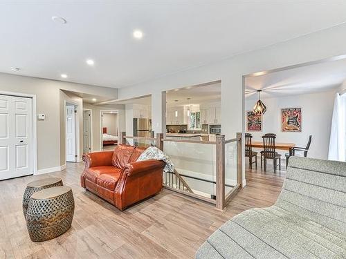 Salon - 2070 Rue Wilfrid, Val-David, QC - Indoor Photo Showing Living Room