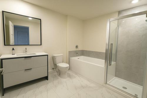 Bathroom - 1003-3830 Boul. St-Elzear O., Laval (Chomedey), QC - Indoor Photo Showing Bathroom