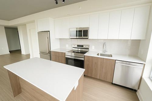 Kitchen - 1003-3830 Boul. St-Elzear O., Laval (Chomedey), QC - Indoor Photo Showing Kitchen